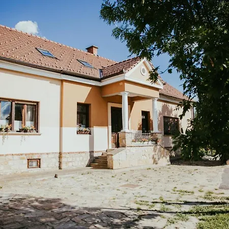 Ranc Jures - Relaxing Countryside Escape